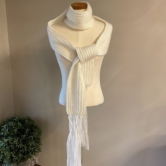 SISLEY women’s EXRA LONG WHITE bridal scarf with tulle fringe approx 100 inches - Picture 3 of 11